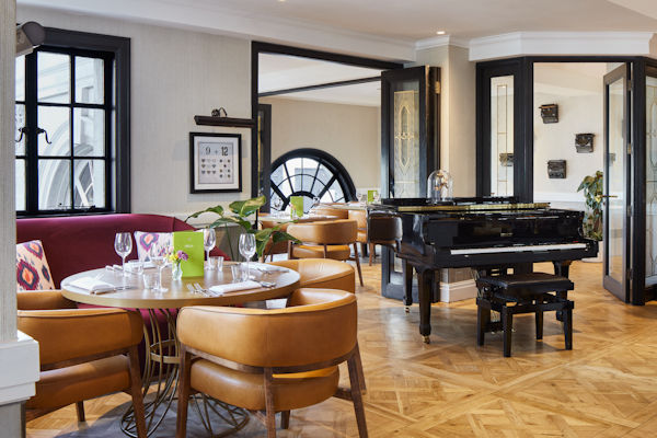 Best Restaurants near Royal Exchange Theatre Manchester and Arndale - Reign at The Rex Manchester