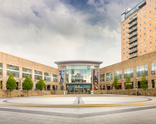 Lowry Outlet - Outside